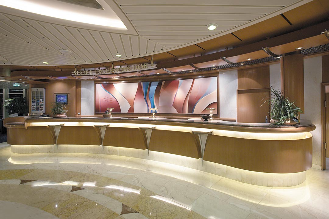 Shore Excursions Desk